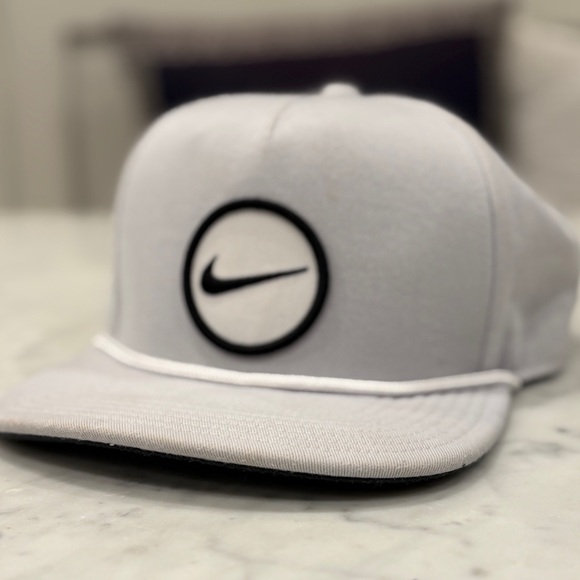 Nike Pro Structured Di-Fit SnapBack hat, Photon Dust/White, very good pre owned - Picture 3 of 10